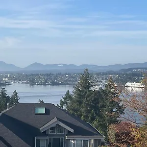 Panoramic Ocean View Homestay Nanaimo
