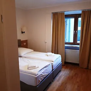 Apartment Lv & Am Luetzowplatz, Berlin